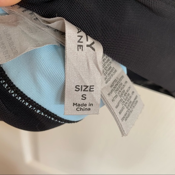 BNWOT Lorna Jane Sports Bra - Small - Blue Striped - Picture 8 of 8